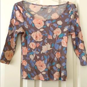 Mudd 3/4 sleeve cropped to waist top. Attractive and good condition